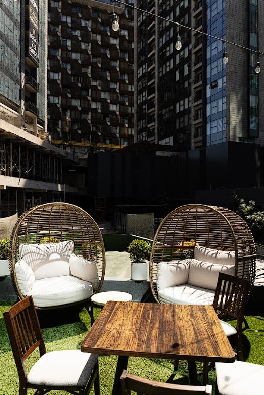 Terraza Ground Up entre edificios